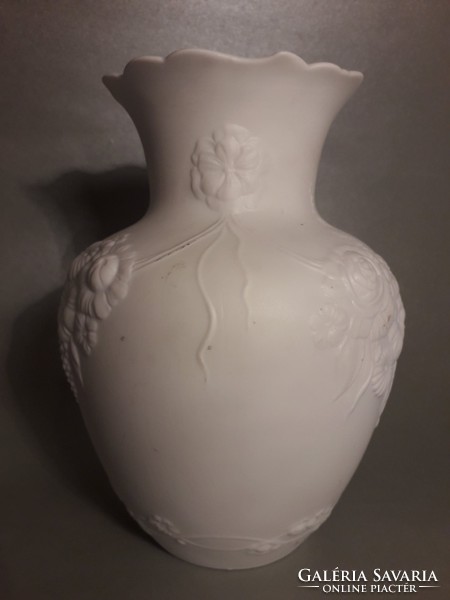 A.K. Kaiser biscquit porcelán  váza virág mintával Frey jelzéssel