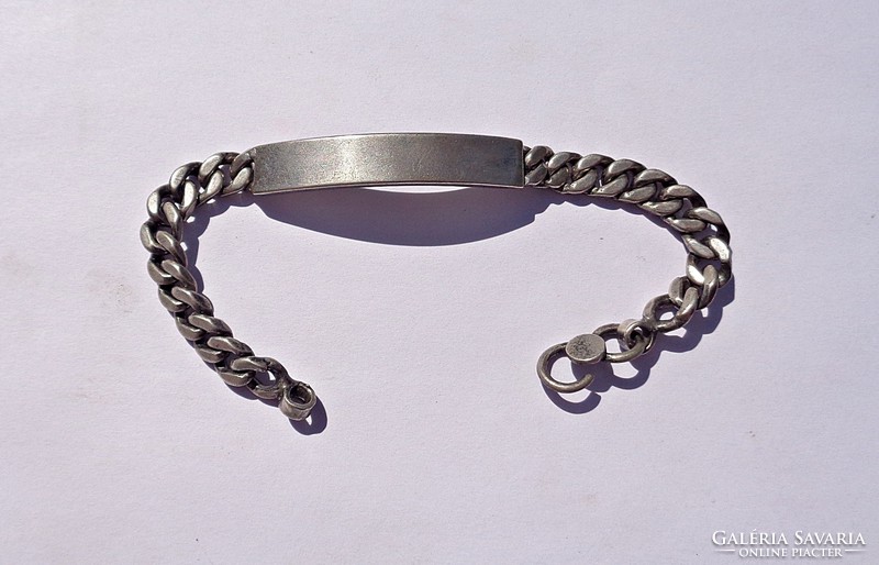 Interesting staple, 19.7 cm. Long, 9 mm. Wide bracelet