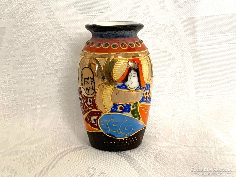Antik aranyozott japán mini Satsuma váza, 7 cm.