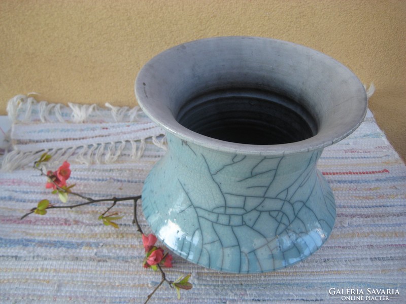 Modern vonalú  kaspó vagy váza , repesztett mázzal   25 cm