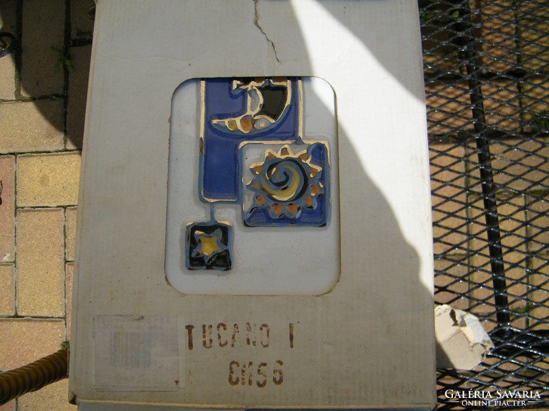 Italian decorative tiles, 25 x 20 cm, 20 x 5 cm.
