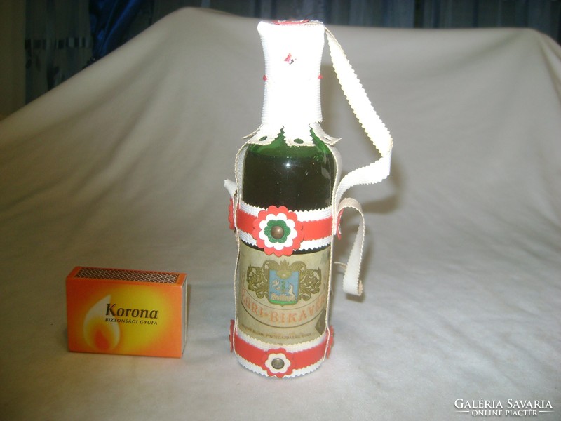Retro Egri bikavér - mini ital magyaros díszítéssel - 1970-es évek