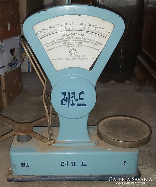 Old shop scales