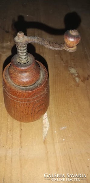 Antik fa-fém bors daráló