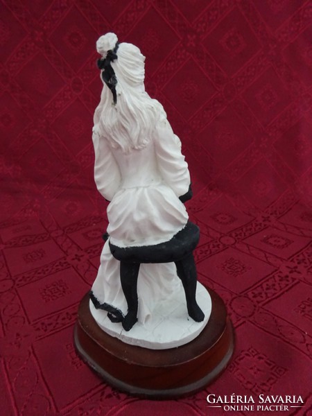 Lilac Seller figurális szobor, csecsemőt tartó hölgy, 18 cm magas. Vanneki!