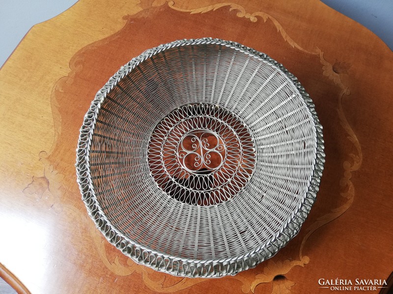 Egyedi ezüstös vékony lemezből halított kosárszerű tálka antik bécsi vásárfia