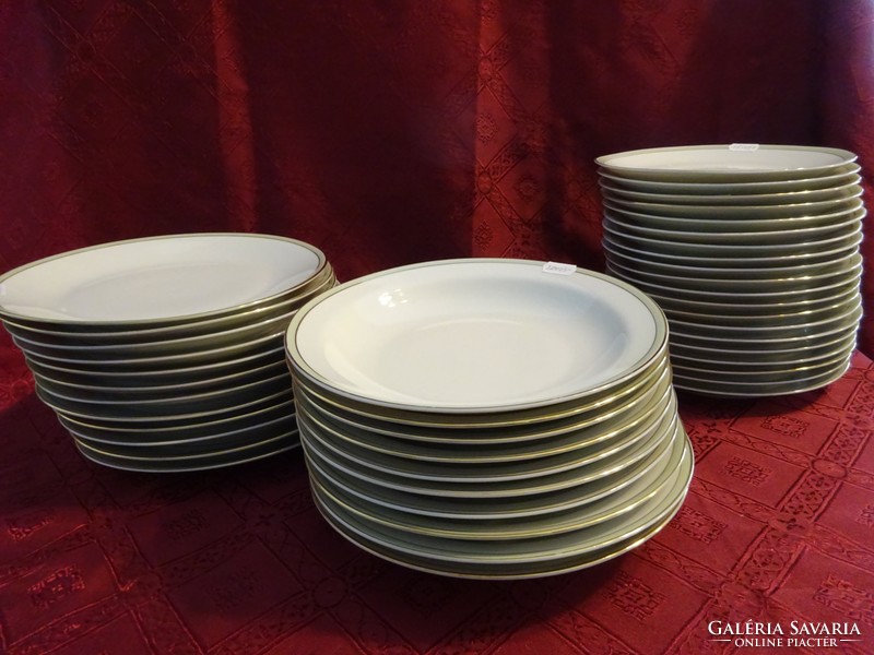 Schirnding bavaria antique quality porcelain tableware for 10 people, kept in a display case. He has!