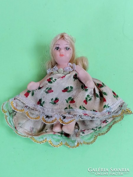 Mini porcelain doll dollhouse 19.