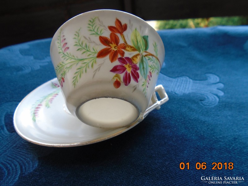 Antik szecessziós máz felett kézzel  festett egyedi virágmintás kávés csésze alátéttel