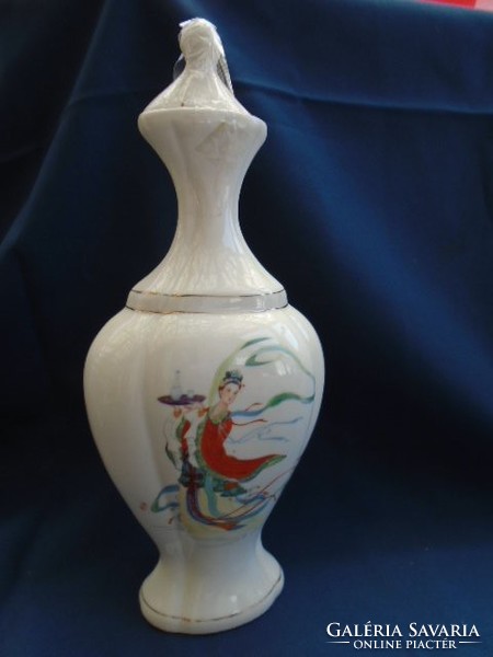 Old oriental porcelain vase with very nice painting, 29.5 cm high