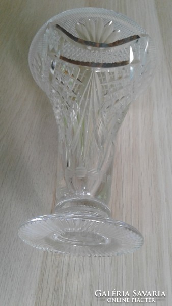 Jelzett kristály váza