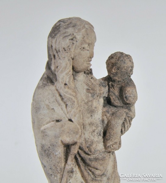 Feltehetően Gótikus Madonna, faragott kő szobor, 14. század