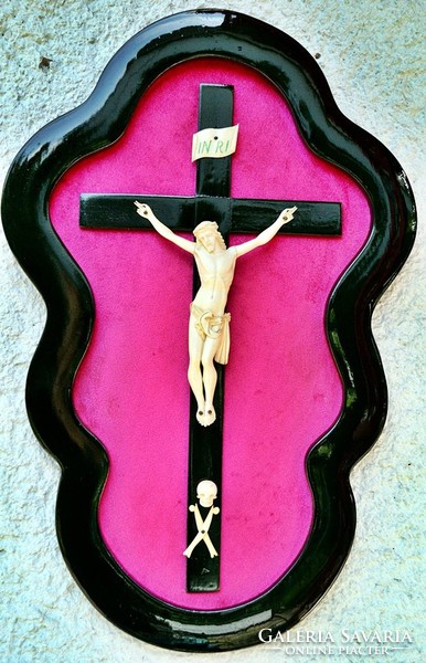 39. Antik CSONT Jézus Krisztus (14cm), Korpusz, feszület, kereszt,  45.5cm keret