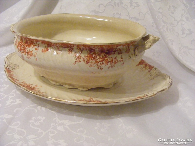 Marked, Victorian champagne bridgwood & son English faience, 19th c. Bowl of soup from the other half