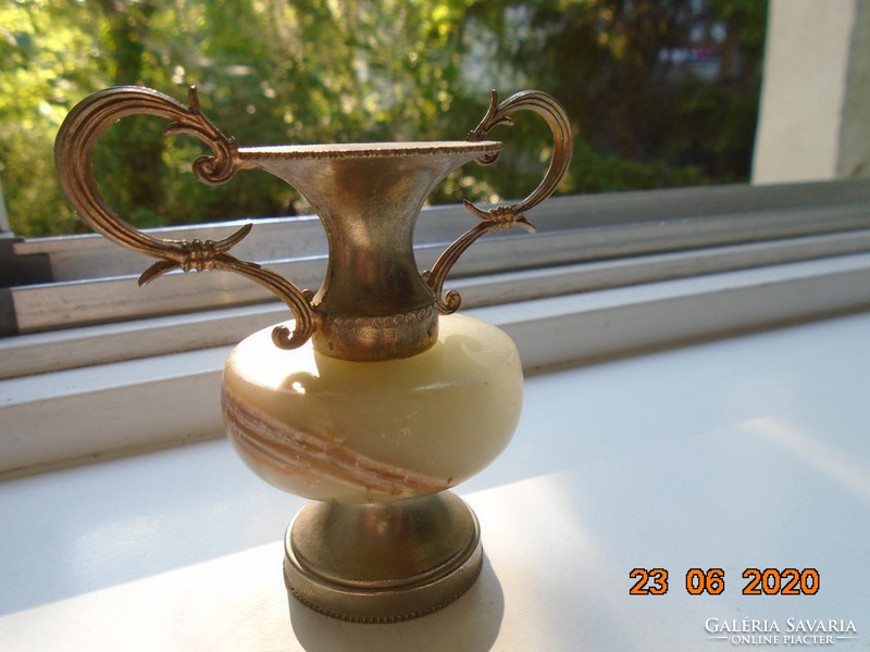 Jelzett Onix váza díszes aranyozott réz fogókkal