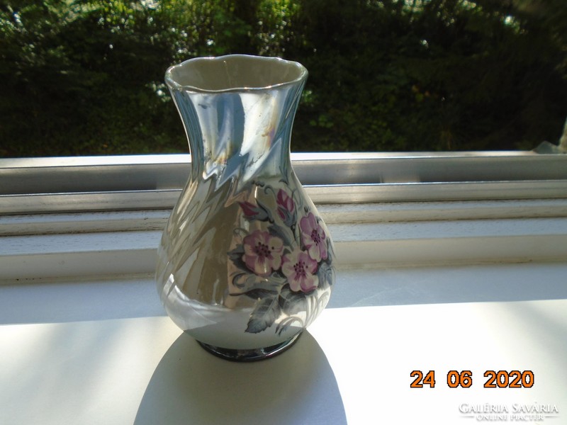 Antik hangulatú Türkizes szürkés Eozin mázas ,lilás rózsaszínű virágmintás ,bordázott váza
