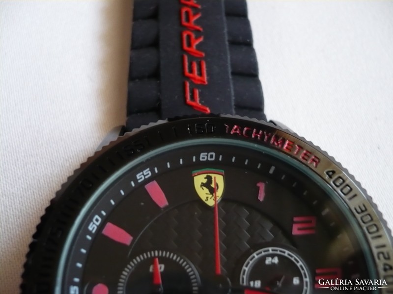 Ferrari egy gyönyörű és nagyméretű kvarc kronográf