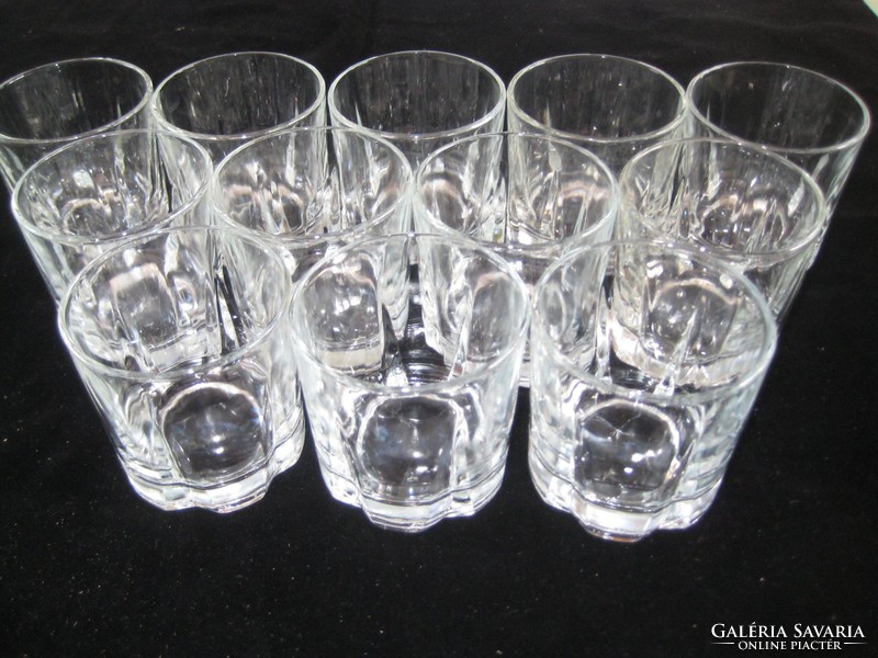 6 wine glasses, 7 x 7 cm