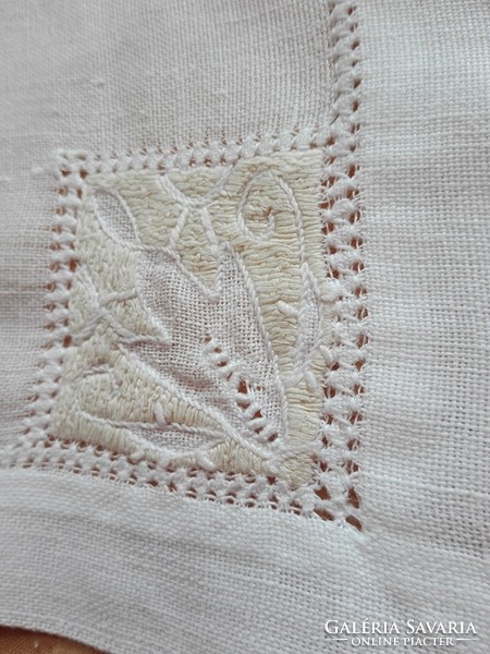 White, embroidered tablecloth, 72 x 68 cm