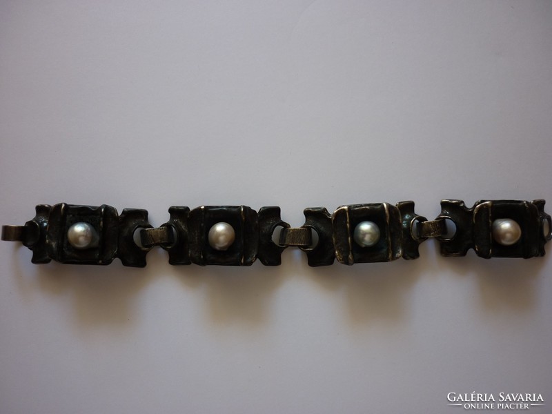 Silver women's bracelet with pearls