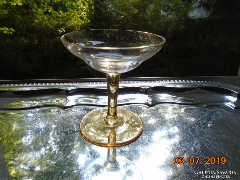 Honey-colored cascading actor, slightly faceted champagne goblet