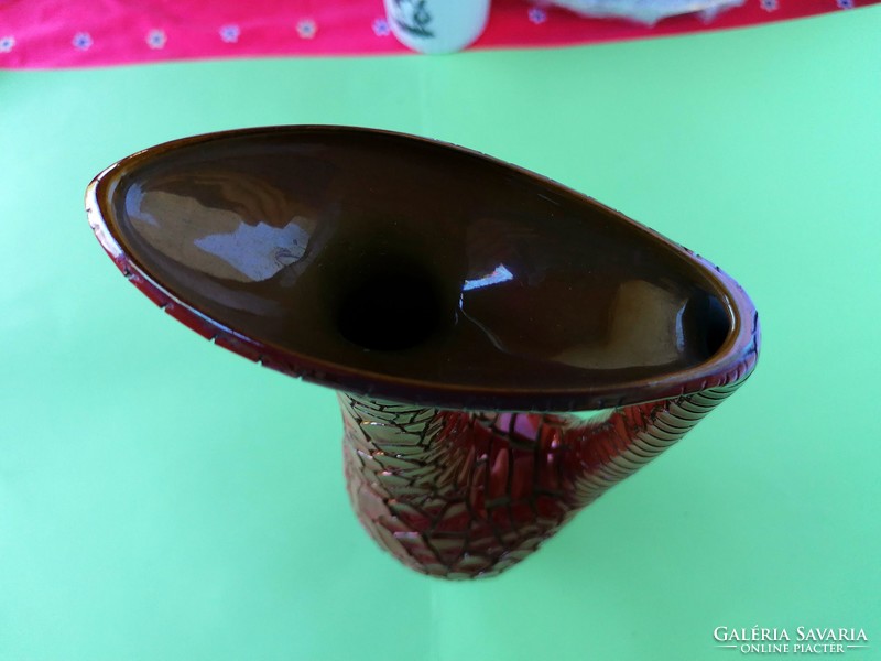 Jug vase. Design by György Kürtös, Zsolnay 1960. Flues vase, cracked oxblood glaze