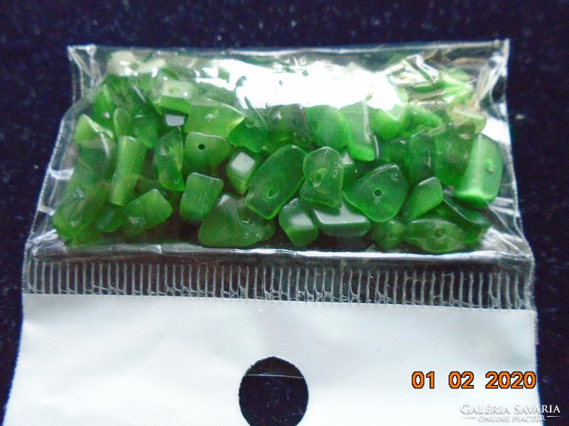 Zöld kvarc kristály"macskaszem" Ásvány gyöngy,lapos,szabálytalan, fűzni