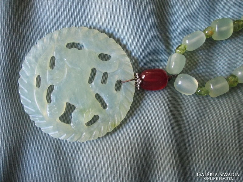 Jade and aventurine Peking glass retro oriental necklace