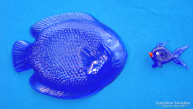 Fürdőszobai üveg dekoráció (muránói fújt üveg halacska és hal alakú préselt üveg tálka)