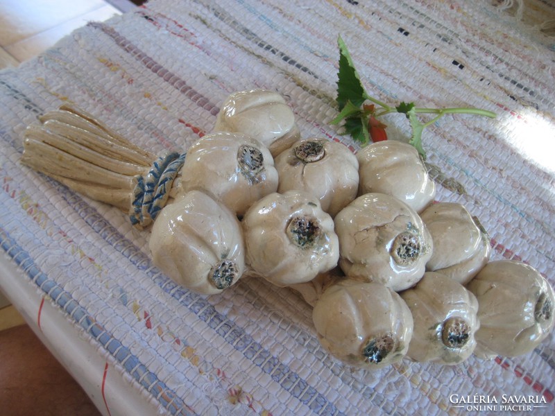 Fürtös gy: a unique creation made in Zsolnay, made of pyrogranite, the bouquet of garlic