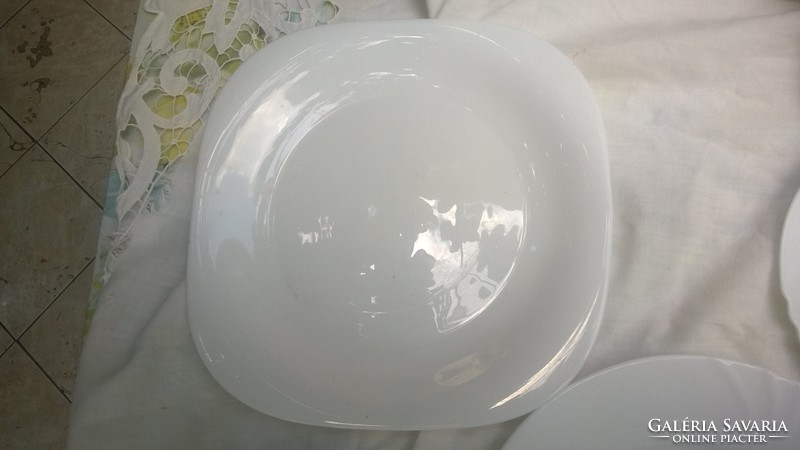 Fehér tányérok 2 db+1 kínáló