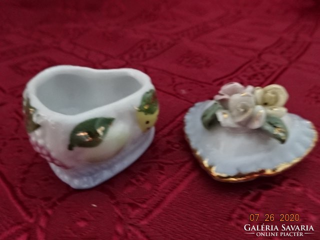 Szív alakú porcelán asztalközép, mini ékszertartó, rózsa díszítéssel. Vanneki!