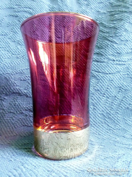 Régi piros, alul szélesen aranyozott üveg pohár