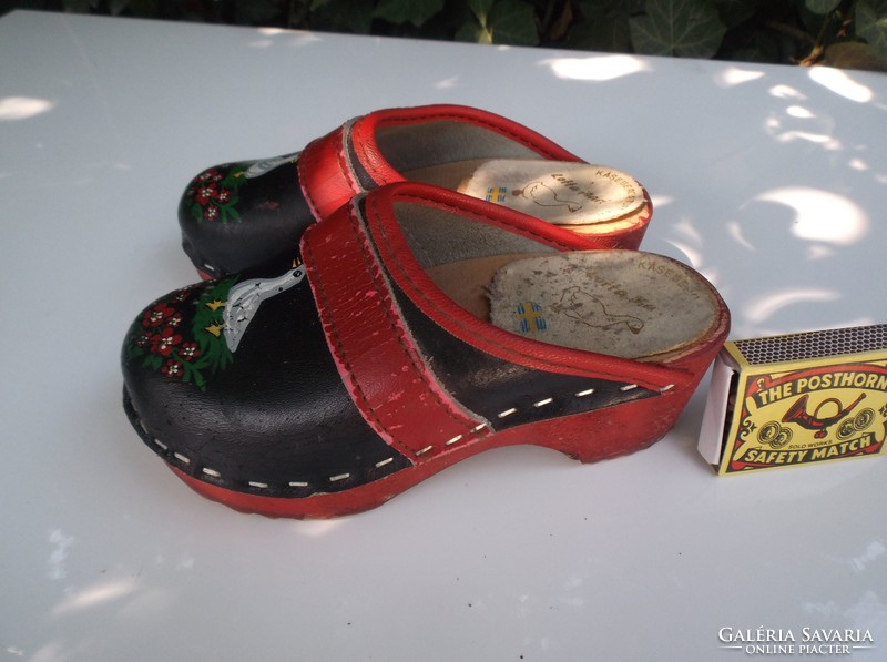 Clog - medical slippers - Swedish - hand painted - size 25 - beautiful - like new