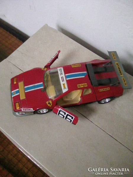 Burago Ferrari, Italian large model. Also great as a gift!