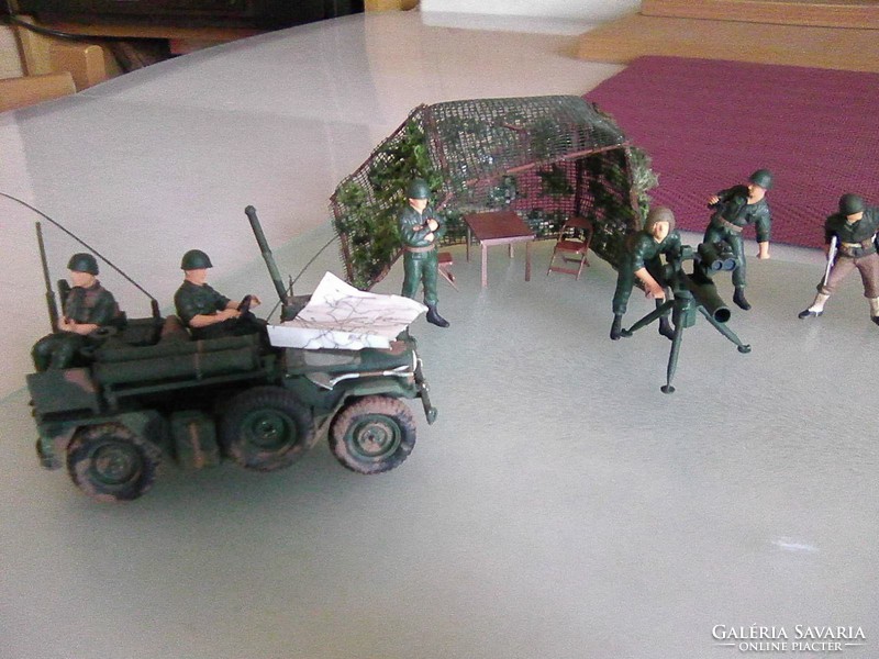 Model set, land unit, with vehicle, figures.
