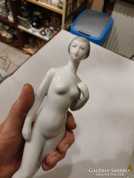 Hollóházi porcelán figura 