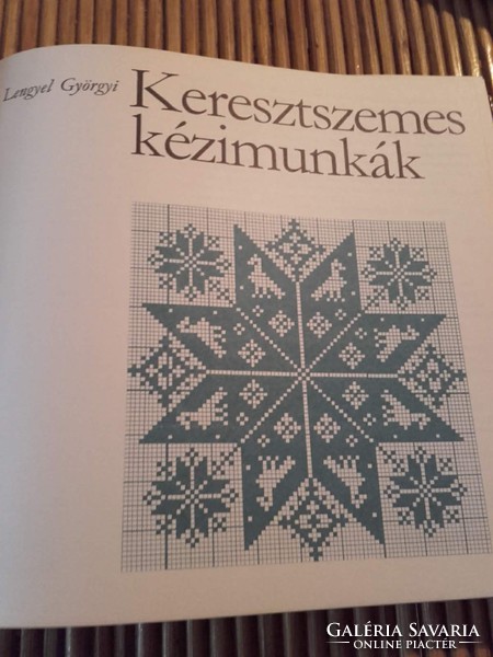 Lengyel Györgyi Keresztszemes Kézimunkák - antikvár szakkönyv 1981