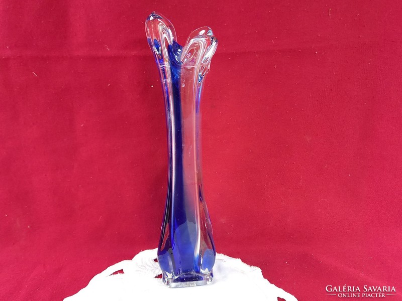 206/1 Anyagában színezett üveg váza 26 cm 