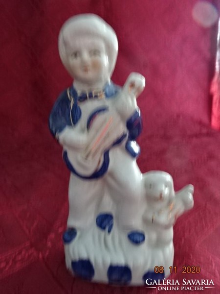 Porcelán figura, kisfiú és kutyája hegedűvel, magassága 15 cm. Vanneki!