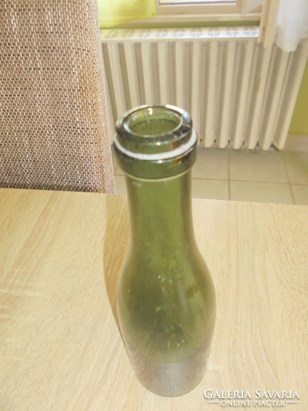 Régi zöld palack