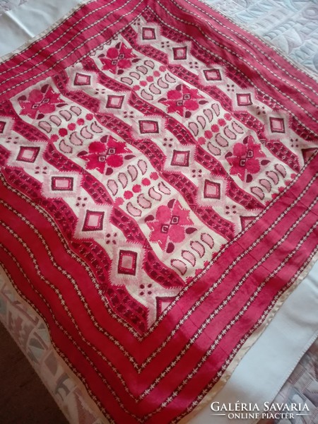 Tiszta selyem kendő, 90 x 85 cm