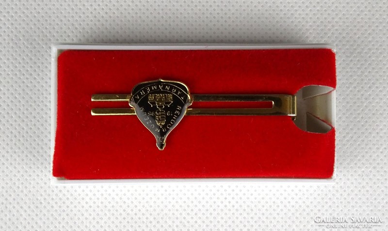 1B537 Arany színű Tarnaméra Rendőrmúzeum nyakkendőtű dobozában
