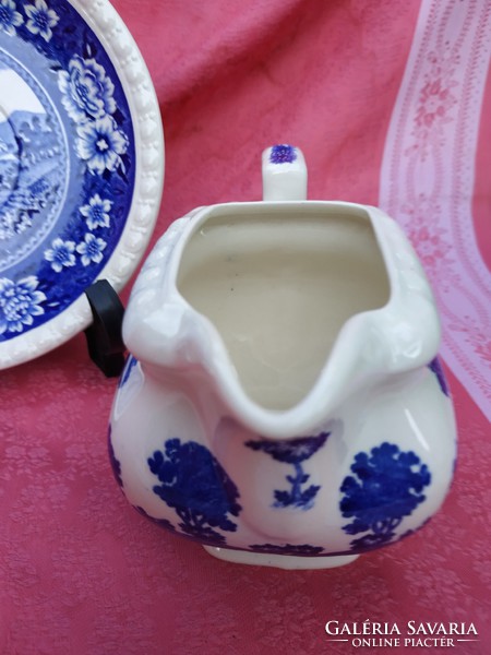 Rusticana tejszínes jelenetes porcelán kiöntő kistányérral