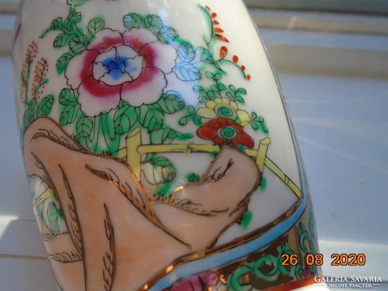 Kézzel festett,kézzel jelzett arany zománc,virág,pillangó,sziklás táj  Famille Rose kínai váza