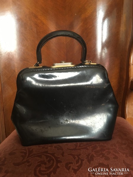 Bernele lockable French handbag from the 1960s