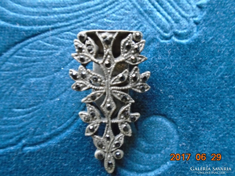 Antique goldsmith's work, pinched, openwork filigree flower pattern dress jewelry, with small black stones