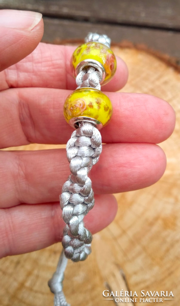 Silk macramé bracelet with 2 Murano glass charms