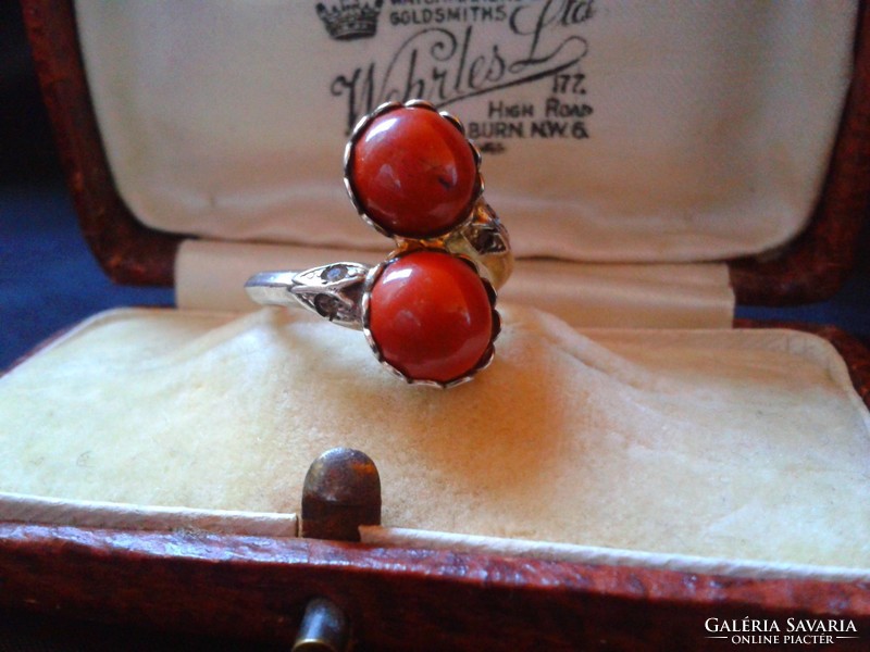 Antik Uncas aranyozott ezüst gyűrű.Nyers gyémánt és korall kő.