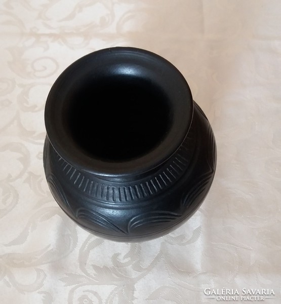 Mohácsi fekete kerámia váza jelzett
